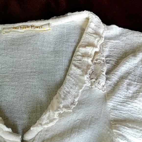 JEN'S PIRATE BOOTY XS CROP CREAM GAUZE BUTTON TOP - Picture 2 of 11